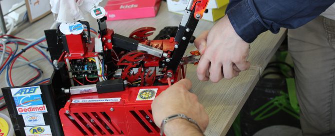Un robot des Trophées 2016 en construction
